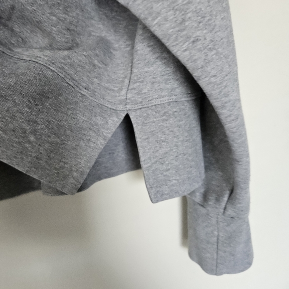 Nike Dri-Fit Embossed Logo Cropped Boxy Sweatshirt in Grey Size L - Picture 6 of 8